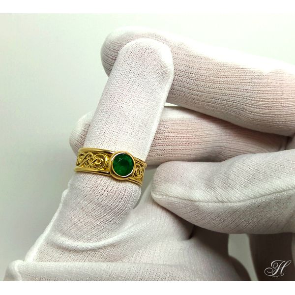 Anel de Formatura em Ouro 18k com Pedra Redonda Aro Trabalhado