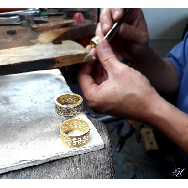 Alianças de Casamentos Toda Trabalhada em Arabescos e Diamantes em Ouro 18k - 9,5 Milímetros - Ouro 18k