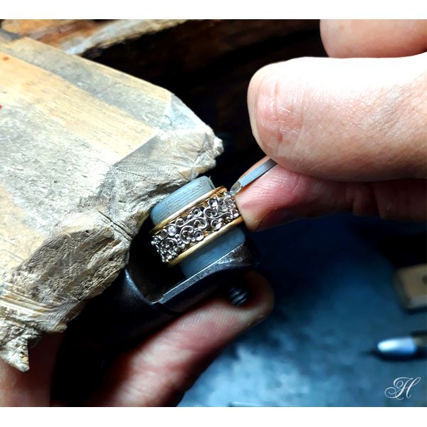 Alianças de Casamentos Toda Trabalhada em Arabescos e Diamantes em Ouro 18k - 9,5 Milímetros - Ouro 18k