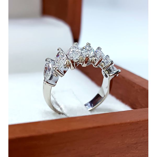 Meia Aliança com Diamantes em Ouro 18k