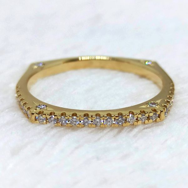 Meia Aliança Quadrada em Ouro 18k com Diamantes