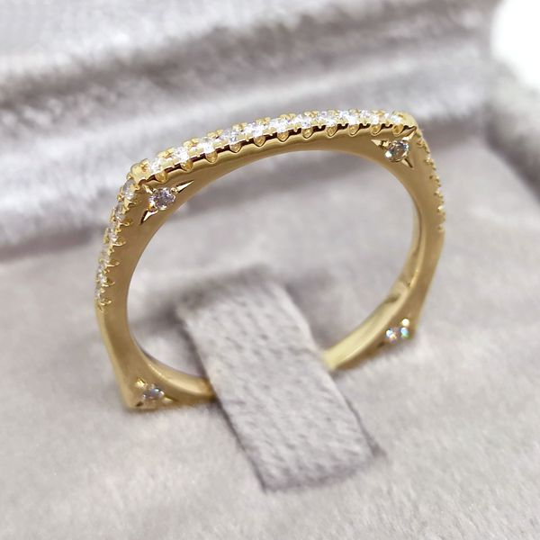 Meia Aliança Quadrada em Ouro 18k com Diamantes