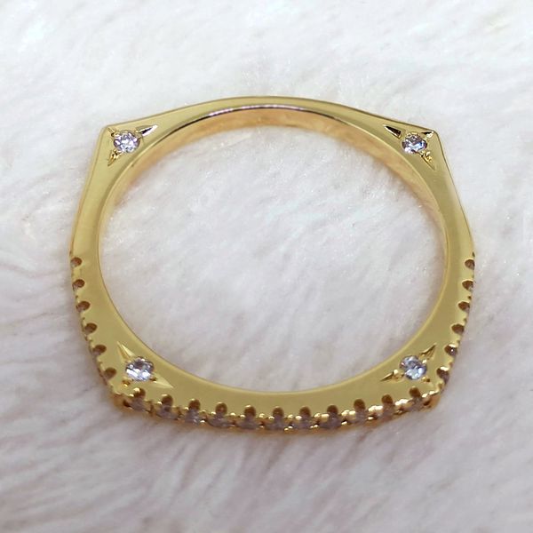 Meia Aliança Quadrada em Ouro 18k com Diamantes
