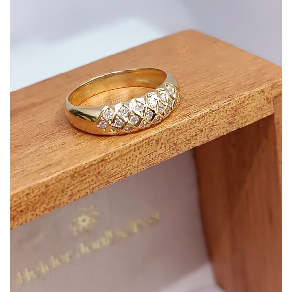 Meia Aliança em Ouro 18k Cravejada