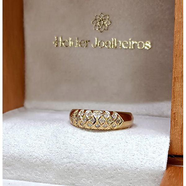 Meia Aliança em Ouro 18k Cravejada