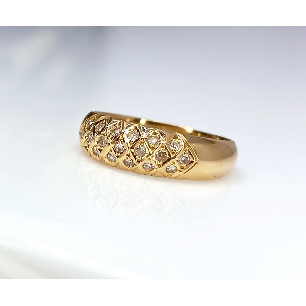 Meia Aliança em Ouro 18k Cravejada