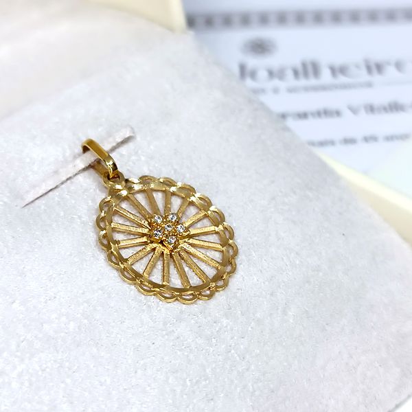 Pingente Oval em Ouro 18k Trabalhado com Zircônia