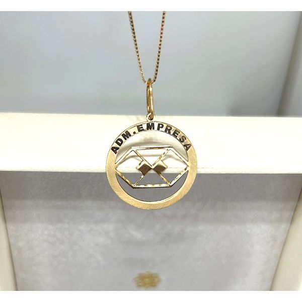 Pingente em Ouro 18k Medalha Administração de Empresas