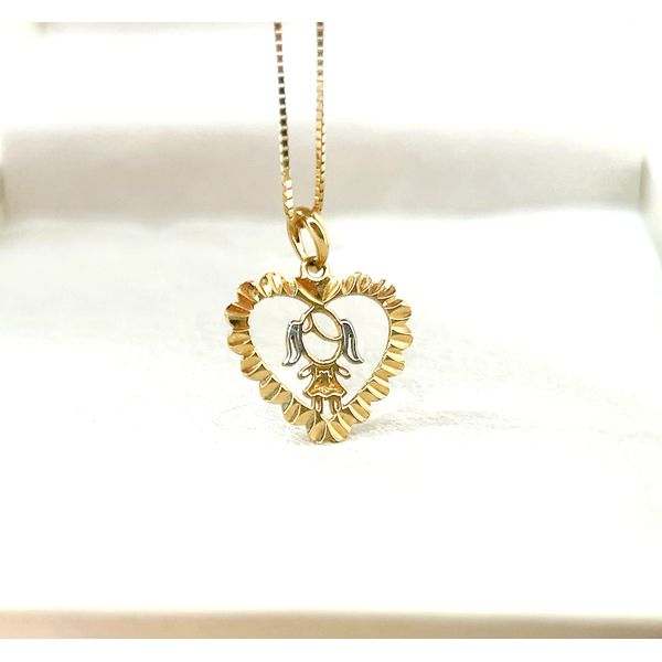 Pingente em Ouro 18K Menina Coração Diamantado