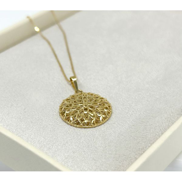 Pingente Redondo Flôr de Lotus em Ouro 18k