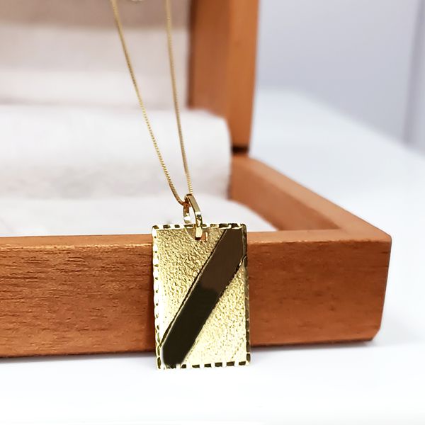 Pingente em Ouro 18k Placa Retangular com Faixa