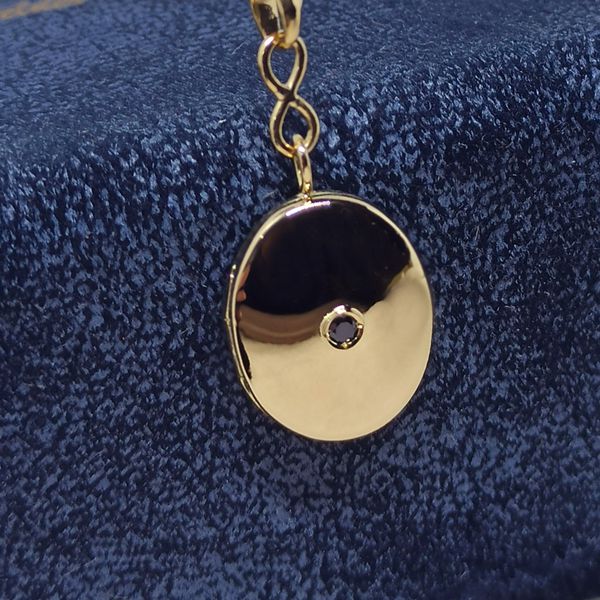 Relicário Infinito Luminoso em Ouro 18k 750 com Diamante Central