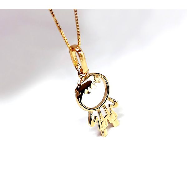Pingente em Ouro Amarelo 18k Menino Short e Franja