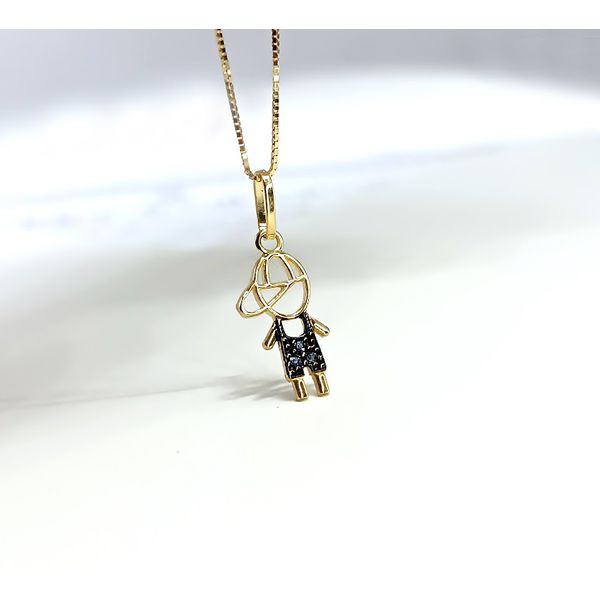 Pingente em Ouro 18k Menino Boné Macacão Azul ou Branco