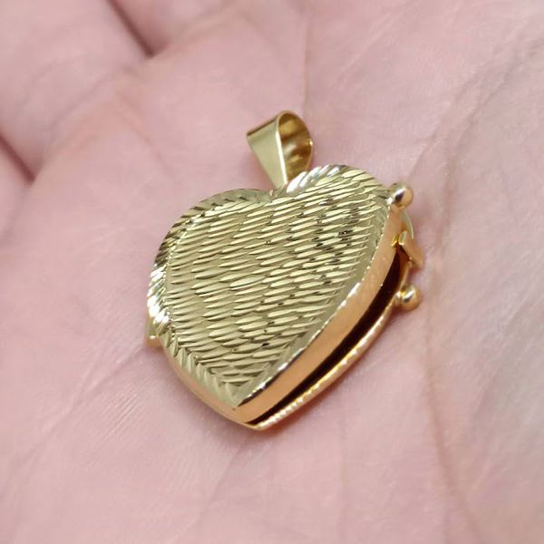 Relicário Coração Diamantado Radiante em Ouro 18k Coração Trabalhado 