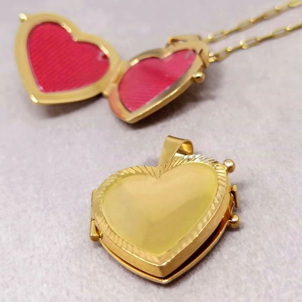 Relicário Amor Eterno em Ouro 18K - Coração Liso Polido com Laterais Diamantadas