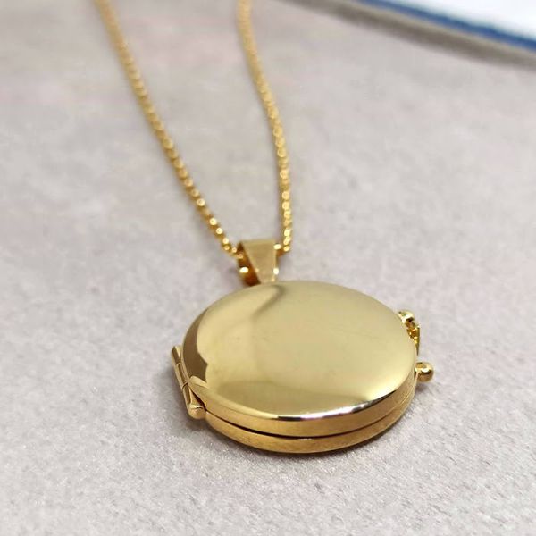 Relicário Radiante em Ouro 18K - Formato Redondo Liso Polido