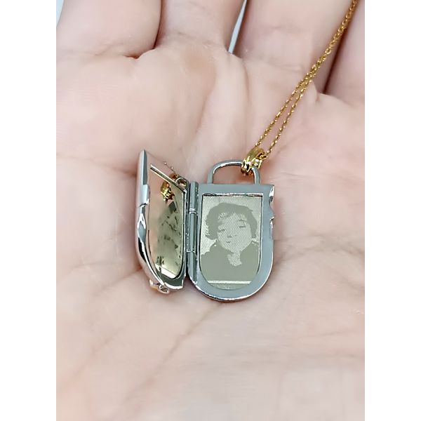 Relicário Cadeado Diamante Dual Retangular em Ouro 18k 750 e Brilhantes