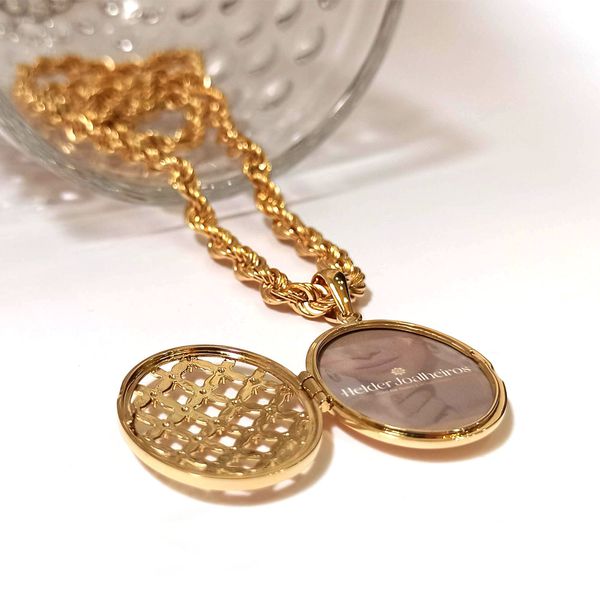 Relicário Ouro Radiante Eterno em Ouro 18k 750 Oval Tela com Diamantes