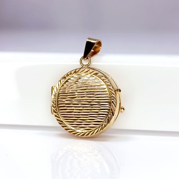  Relicário Dourado Radiante em Ouro 18K Redondo Trabalhado Diamantado