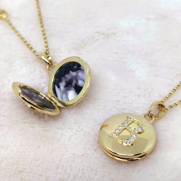 O Relicário Diamante Personalizado em Ouro 18k cravejado com Diamantes 