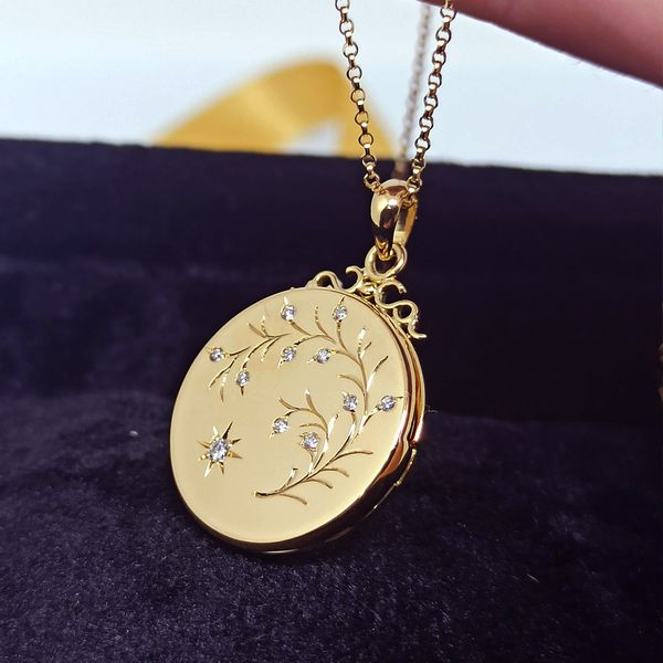 Pingente Relicário Eterna Centelha em Ouro 18k Redondo Folhagem com Brilhantes