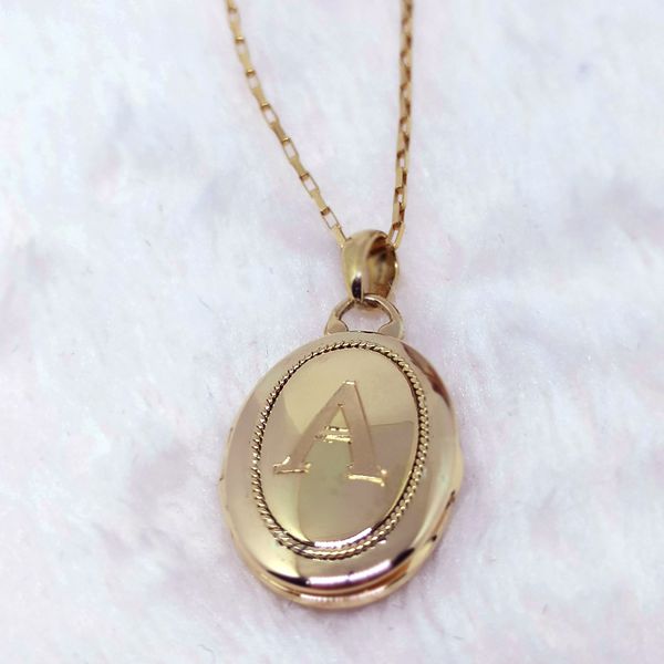  O Deslumbrante Relicário Oval em Ouro 18k 750 com Madrepérola - Com Diamantes