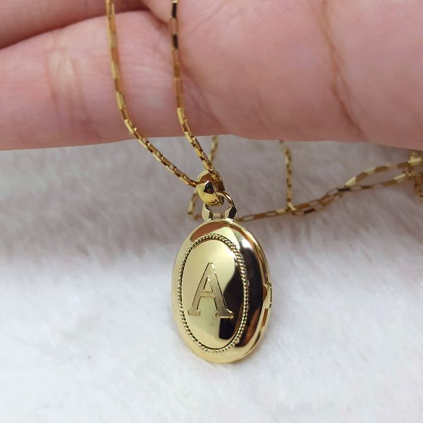  O Deslumbrante Relicário Oval em Ouro 18k 750 com Madrepérola - Com Diamantes