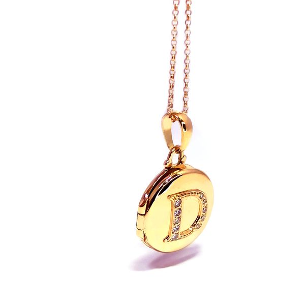 O Relicário Diamante Personalizado em Ouro 18k cravejado com Diamantes 
