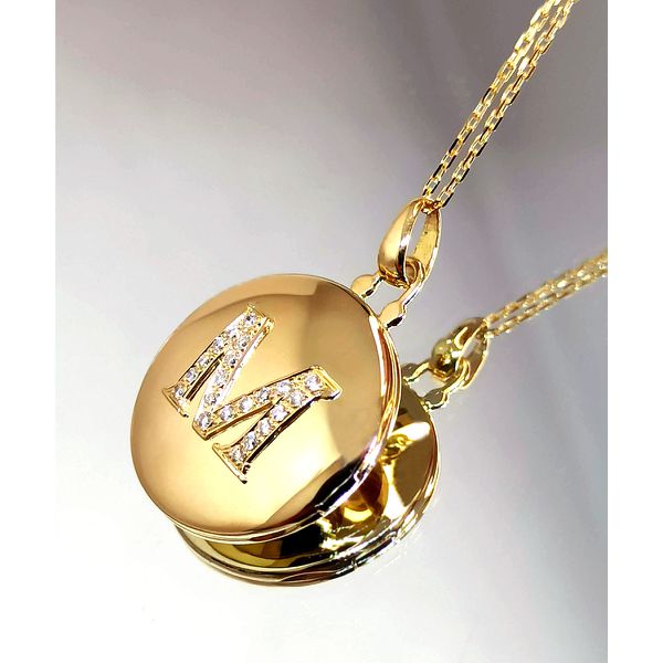 O Relicário Diamante Personalizado em Ouro 18k cravejado com Diamantes 