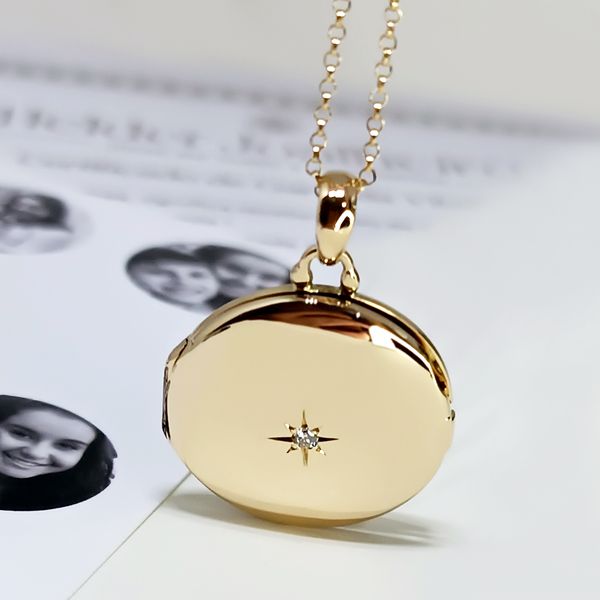 Relicário em Ouro 18k Personalizado com Diamante Central