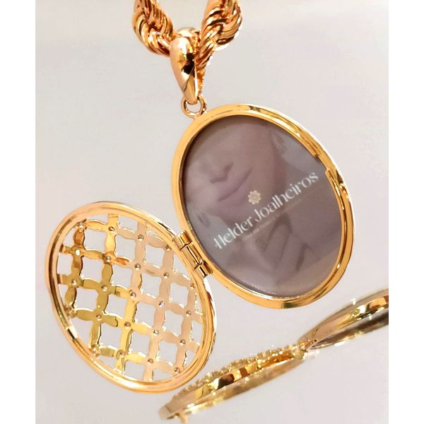 Relicário Ouro Radiante Eterno em Ouro 18k 750 Oval Tela com Diamantes