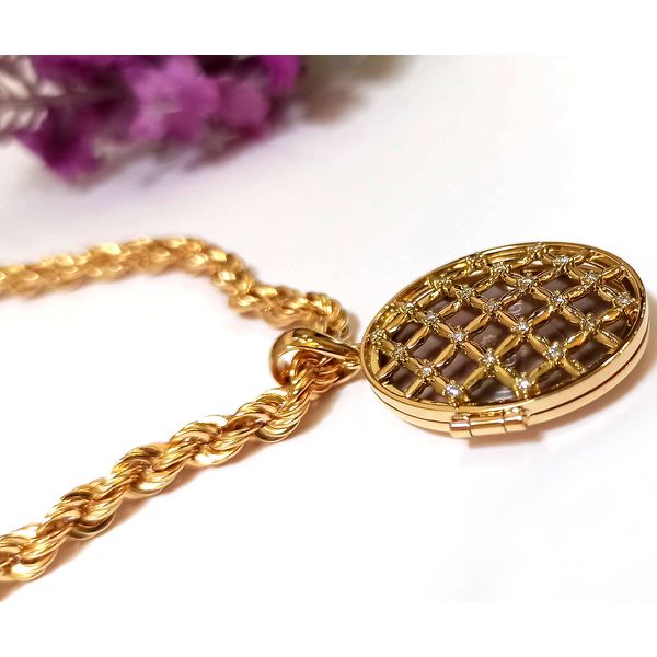 Relicário Ouro Radiante Eterno em Ouro 18k 750 Oval Tela com Diamantes