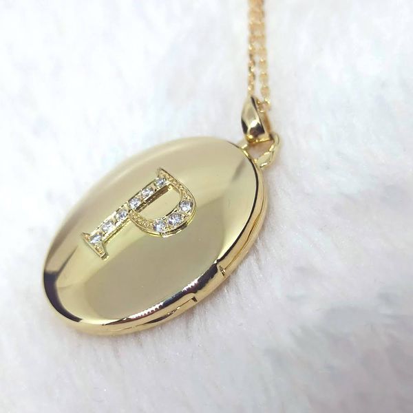 Relicário Radiante Inicial em Ouro 18k 750 Oval com Letra e Brilhantes