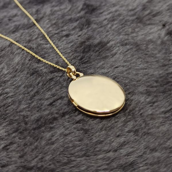 Relicário Radiante Inicial em Ouro 18k 750 Oval com Letra e Brilhantes