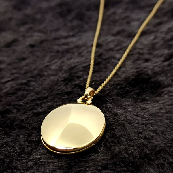 Relicário Radiante Inicial em Ouro 18k 750 Oval com Letra e Brilhantes