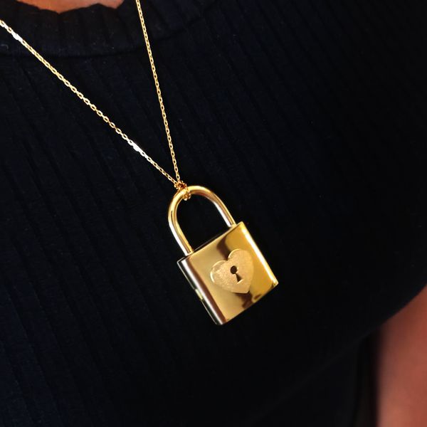 Louis Vuitton Colar de ouro branco Lockit com fechadura e pingente