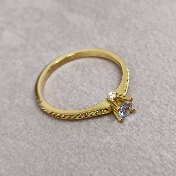 Solitário em Ouro 18k Trabalhado nas Laterais com Diamante de 15 Pontos