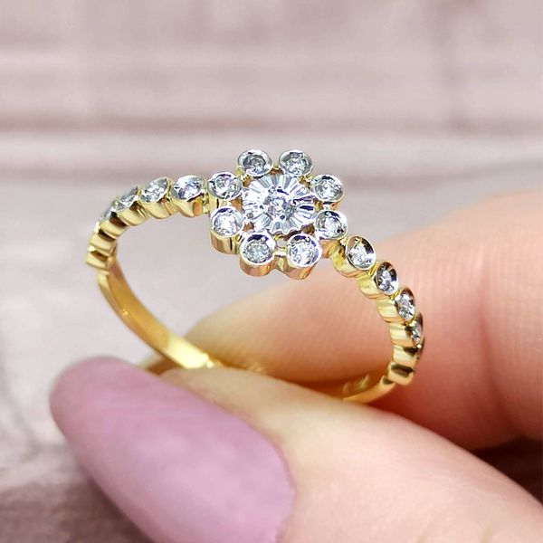 Anel de Florzinha Cravejado Ouro 18k 