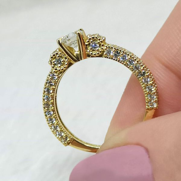 Anel Solitário em Ouro 18k com Diamante de 35 Pontos