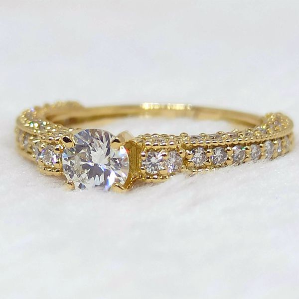 Anel Solitário em Ouro 18k com Diamante de 35 Pontos