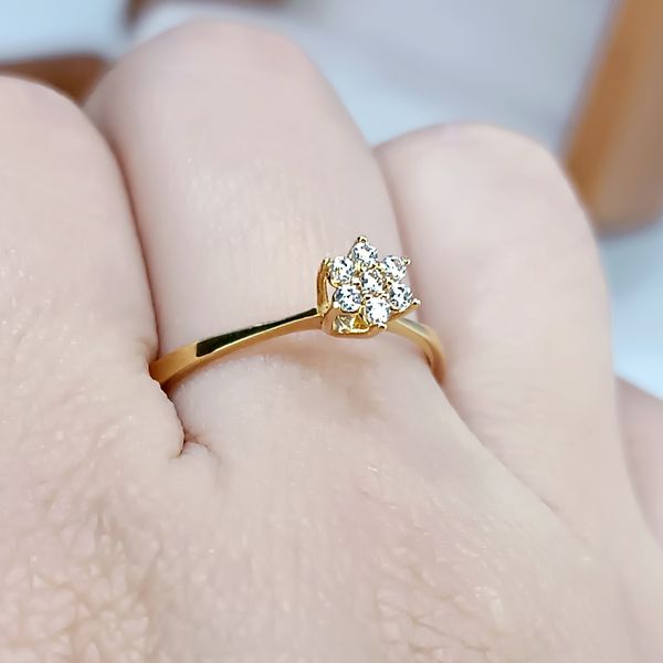 Anel em Ouro 18k Cravejado Florzinha 