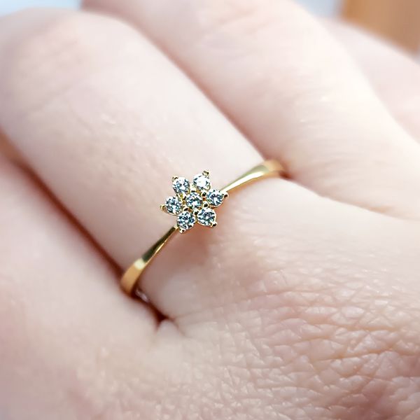 Anel em Ouro 18k Cravejado Florzinha 