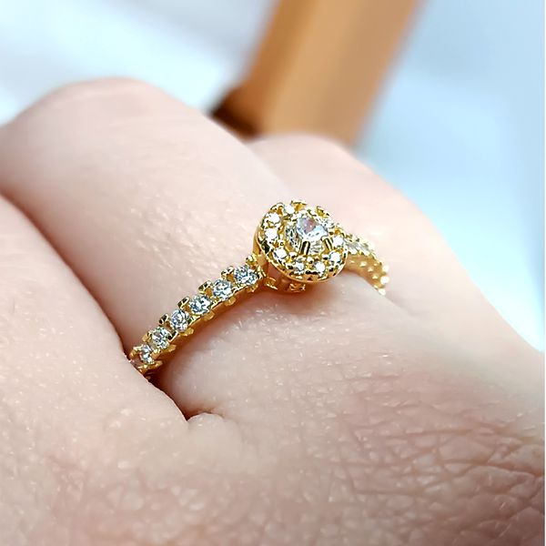 Anel Solitário em Ouro 18k Cravejado 