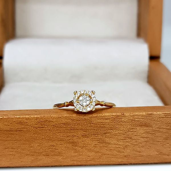 Anel Solitário em Ouro 18k Cravejado
