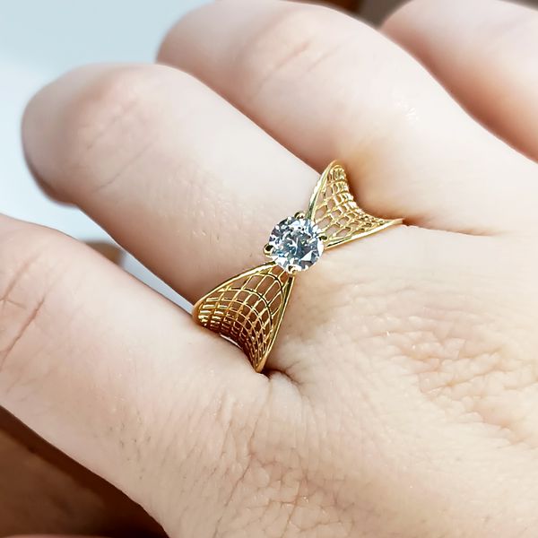 Anel Solitário em Ouro 18k Laço Telado