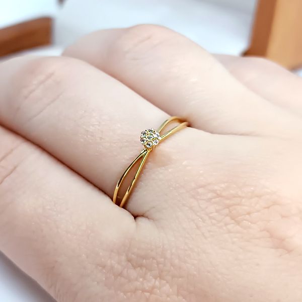 Anel Solitário em Ouro 18k Cravejado Vazado nas laterais