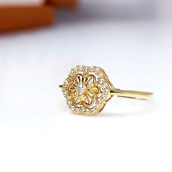 Anel em Ouro 18k Flor Cravejada