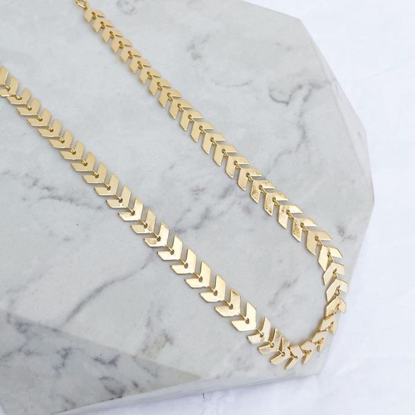 Colar Choker Folha de Nero com Design em Escamas Folheado em Ouro 18k