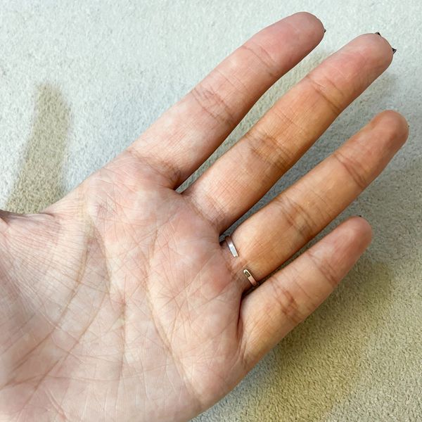 Anel Solitário Delicado Regulável Folheado em Prata 925